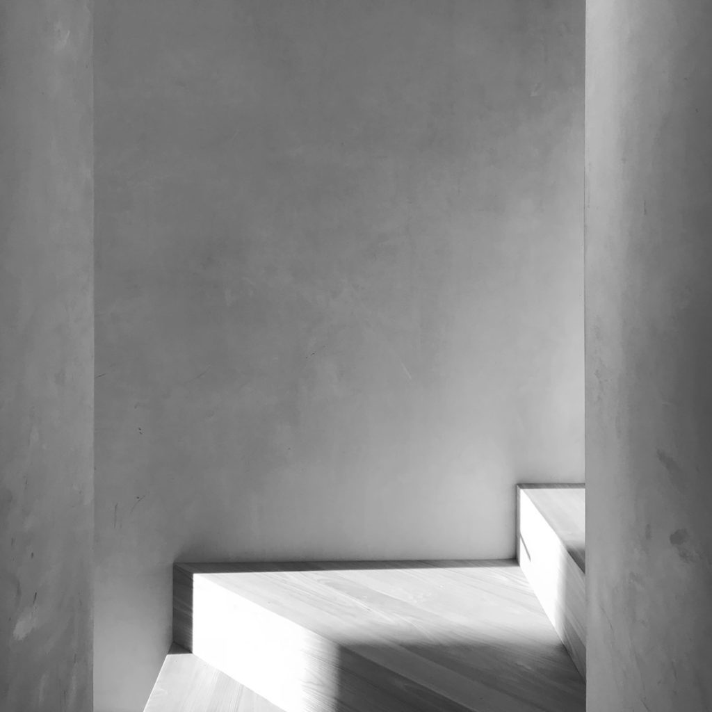 At home with the master of minimalism: John Pawson - Lux Magazine
