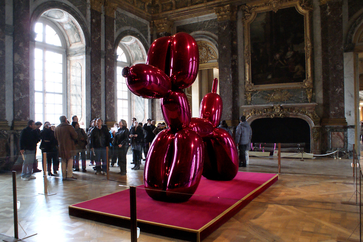 Louis Vuitton Balloon Dog Statue in Red